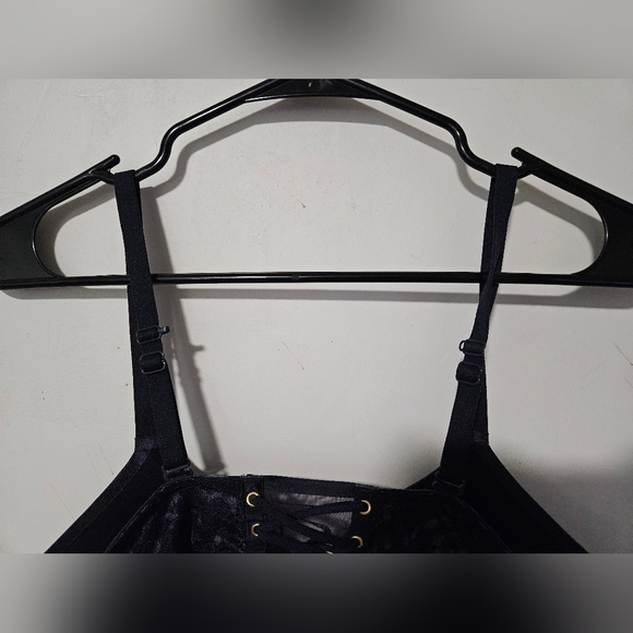 La SENZA Body Kiss Plunge Bra 38C black lace w corset front close up2cups up2cup - Picture 3 of 14